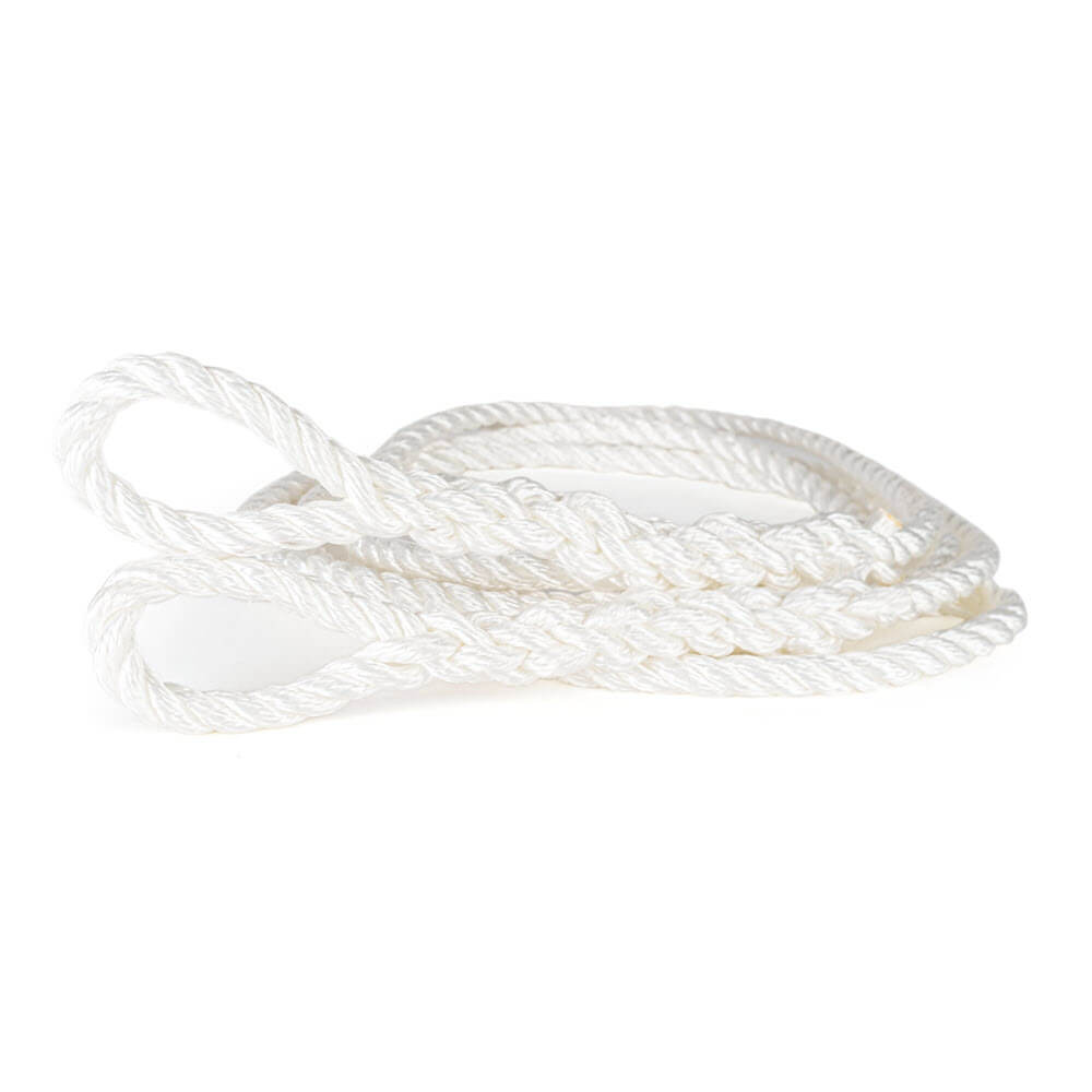 Câble de remorquage cinétique blanc de 12 mm en matériau composite, soigneusement enroulé avec des boucles aux deux extrémités, idéal pour les applications de traction lourde et des performances durables.
