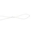 Gros plan d'une corde Dyneema blanche de 1,5 mm sans revêtement, avec un nœud. Extrêmement résistante (force de rupture de 300 kg), idéale pour des écrans coupe-vent.