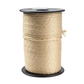 Un rouleau de corde Kevlar pure de 3 mm d'épaisseur, fabriquée à partir de fibres aramides avec une structure tressée beige et serrée, soigneusement enroulé sur une bobine noire avec des flasques rondes en haut et en bas, sur un fond blanc.