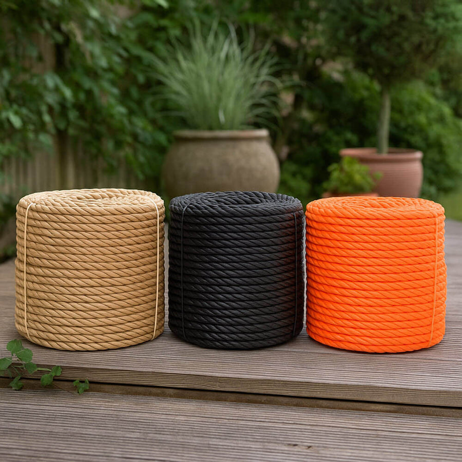 Cordes en polypropylène beige, noir et orange côte à côte